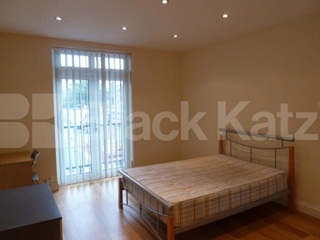 			RENT IS INCLUSIVE OF ALL BILLS!, 4 Bedroom, 1 bath, 1 reception Flat			 Camden Road, CAMDEN-CALEDONIAN ROAD